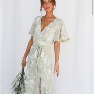 Hello Molly Airy Fairy/Petal & Pup Alejandro Maxi Dress in Pistachio size 6